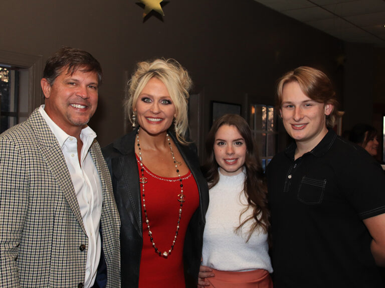 23 Collette McDonald & Associates - Thomas, Collette, Sierra, Declan 3013