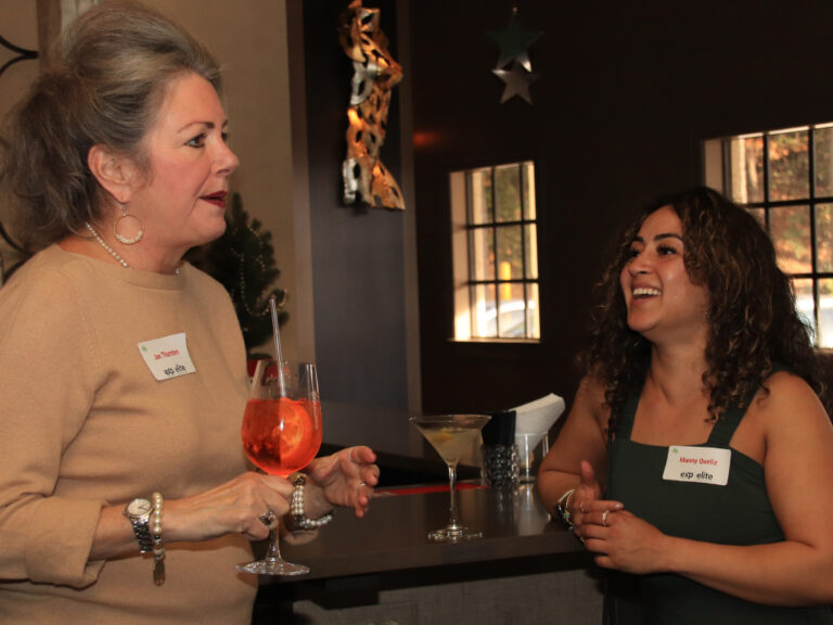 7 Collette McDonald & Associates - Jan Thurston, Manuela Queliz 2927